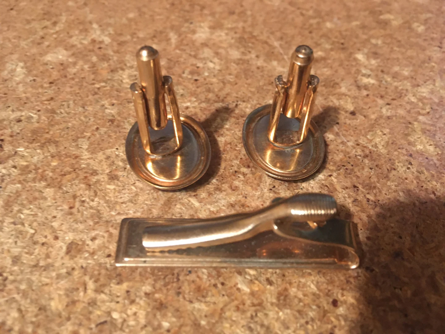 6 SETS OF MEN'S CUFFLINKS, TIE TAC TIE CLIP RED & WHITE ONYX COL - photo 3