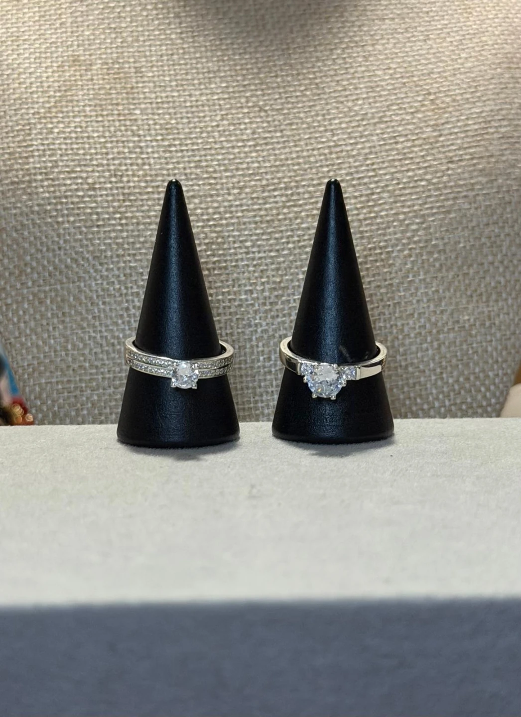 Plata ley S925 Silver Tone Ring with Clear Stones