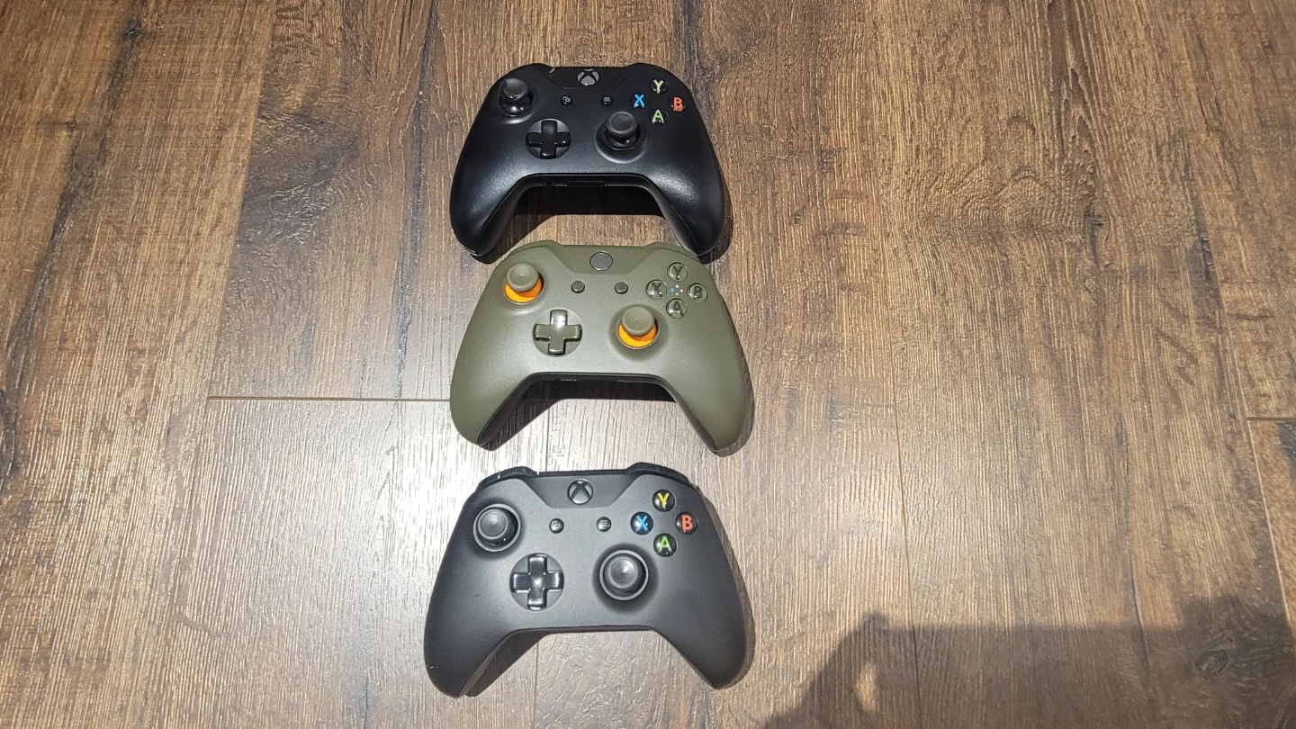 Xbox One Console with 3 Controllers and 7 Games - photo 2