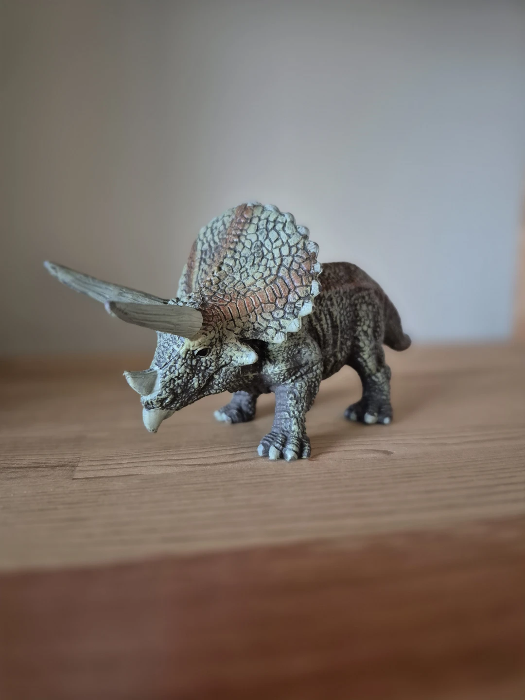 Dinosaur: Triceratops Seeks New Home - photo 2