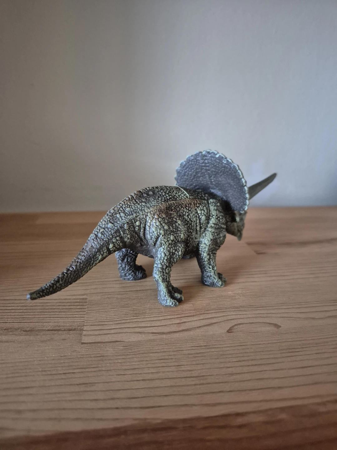 Dinosaur: Triceratops Seeks New Home - photo 4