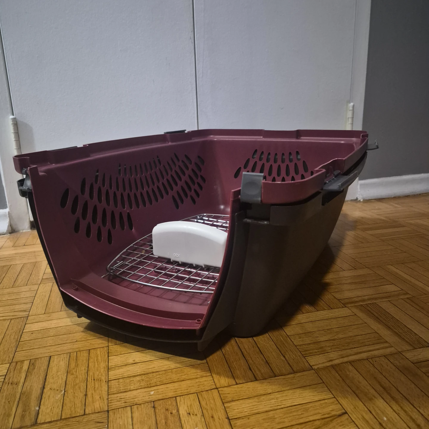 Petmate Pet Taxi Hard Shell Carrier - photo 5