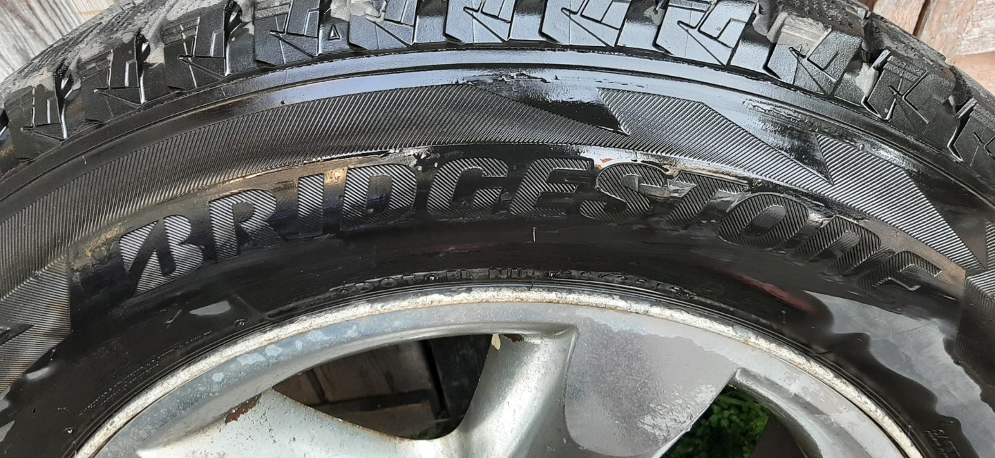 Set Of 4 Bridgestone Blizzard 275/60R/20 Winter Tires - photo 2