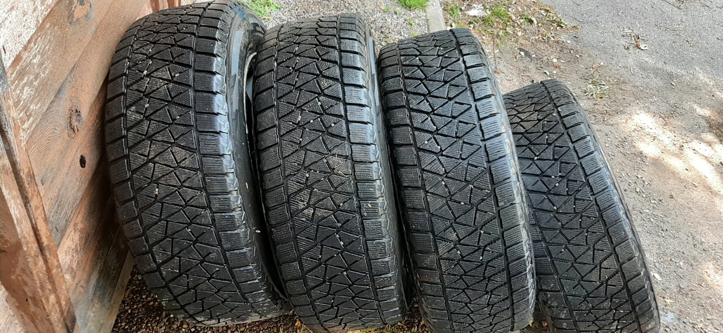 Set Of 4 Bridgestone Blizzard 275/60R/20 Winter Tires - photo 4