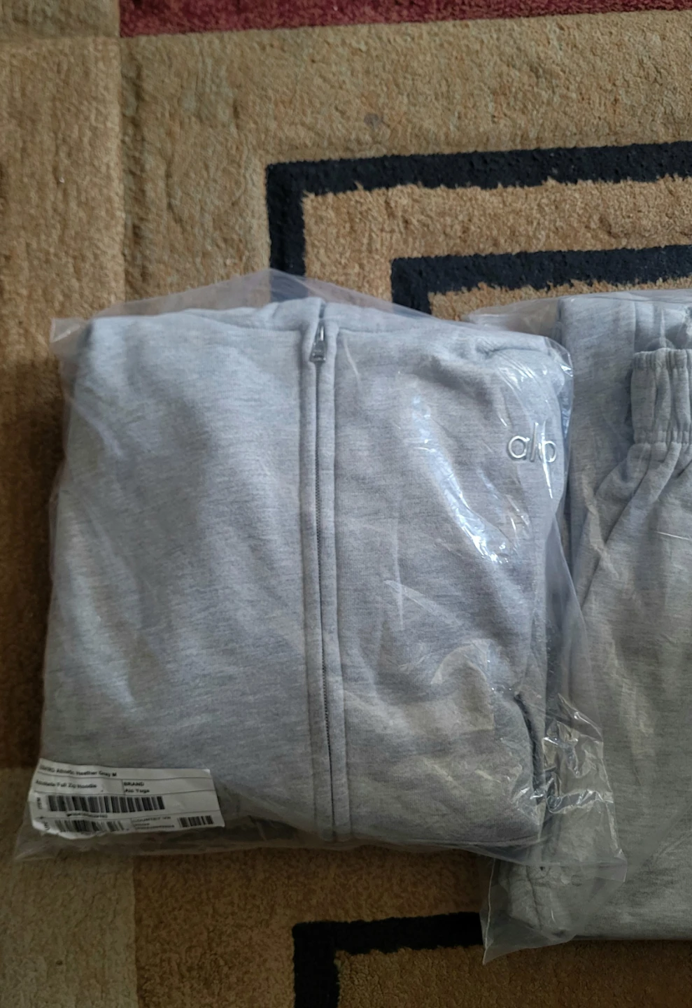 Alo Yoga Grey mens set