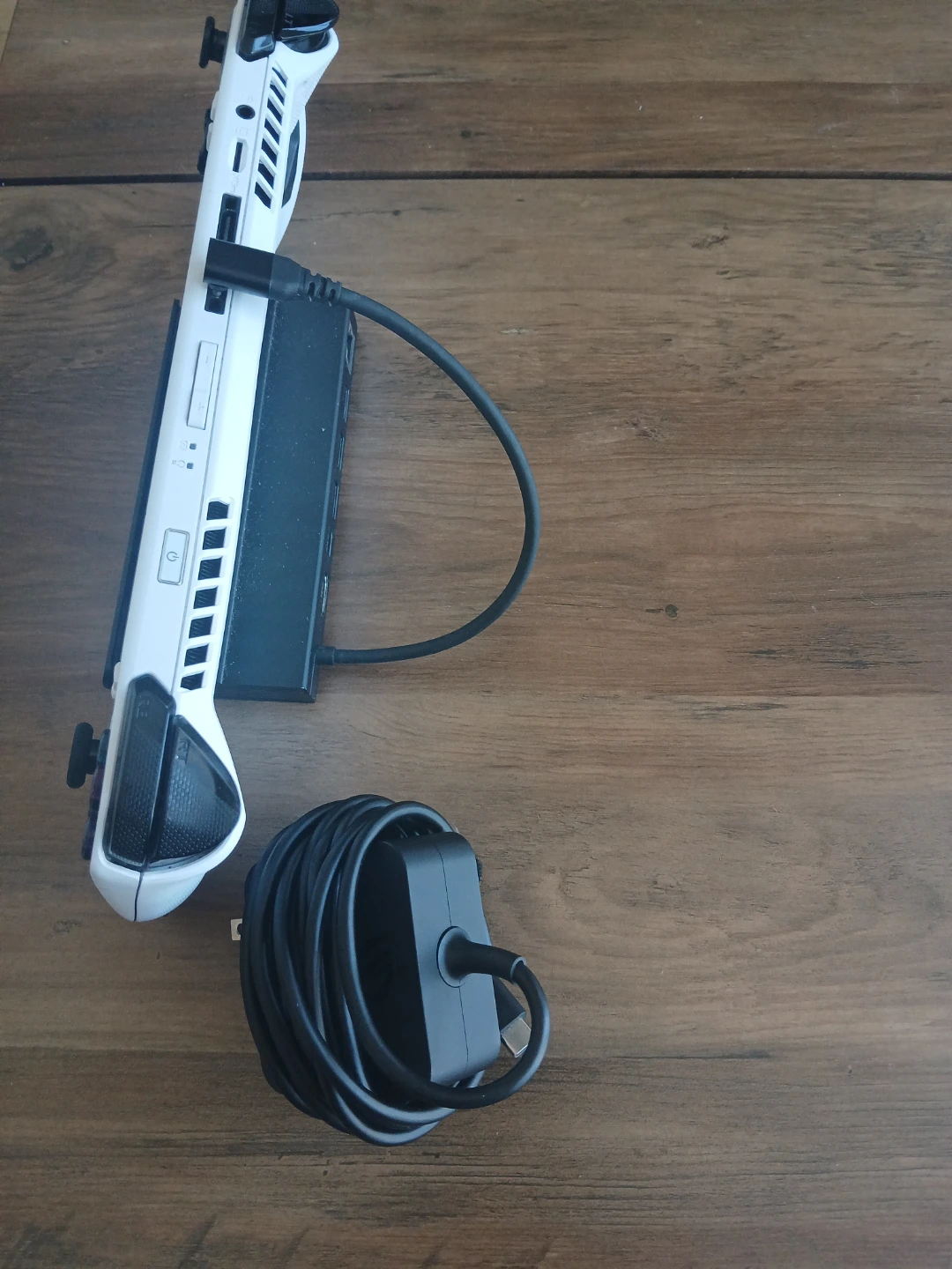 Asus rog ally charger and stand included - photo 2