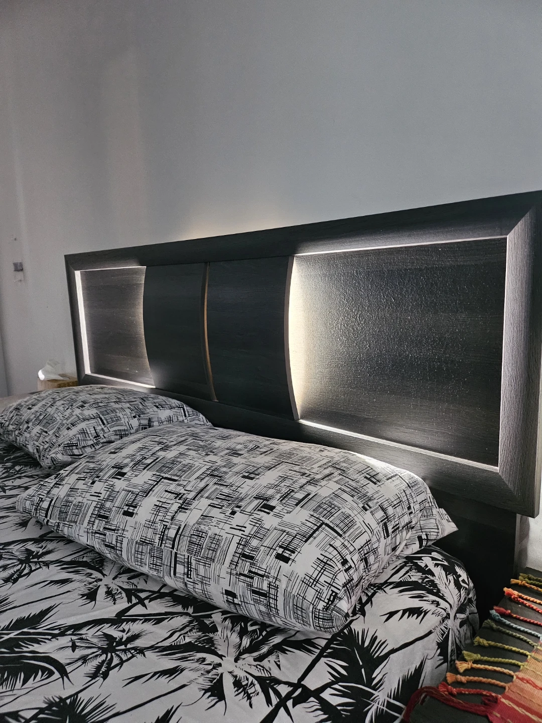 4-Piece Dark Grey Wood Bedroom Set - photo 5