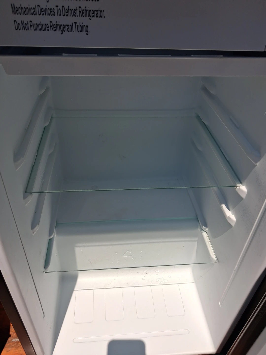 Whirlpool Mini Fridge - photo 4
