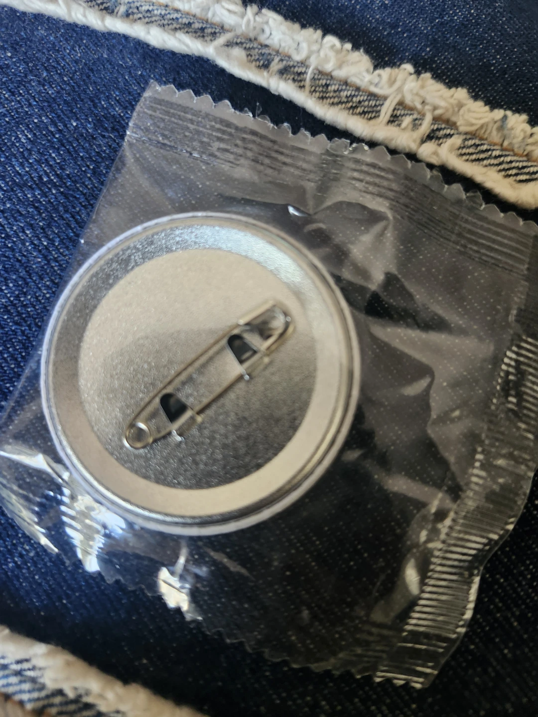 Ateez button pin - photo 2