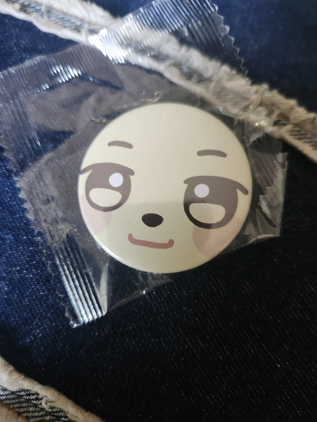 Ateez button pin - photo 3