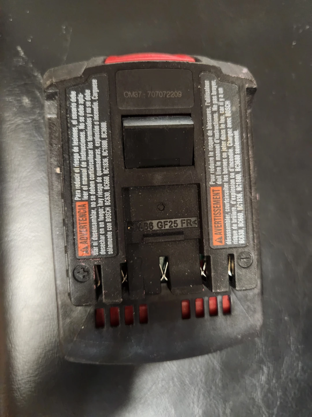 Bosch 18V 4.0Ah Li-ion Battery.  Not charging,  as is - photo 3