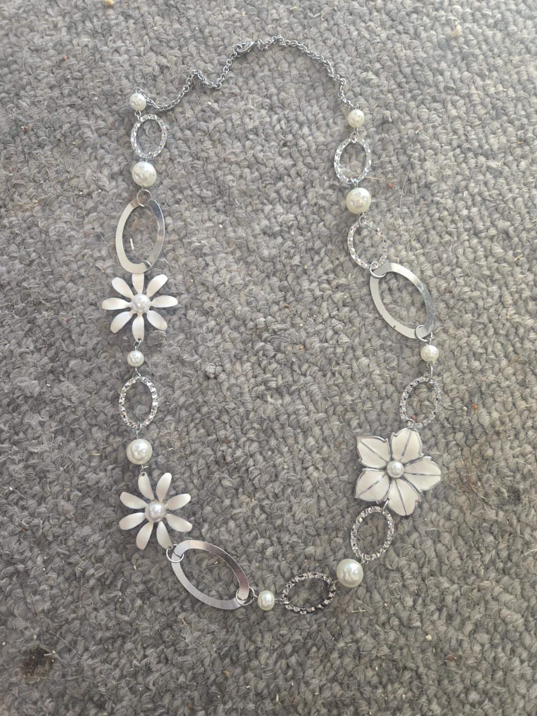 Silver Tone Flower and Pearl Necklace