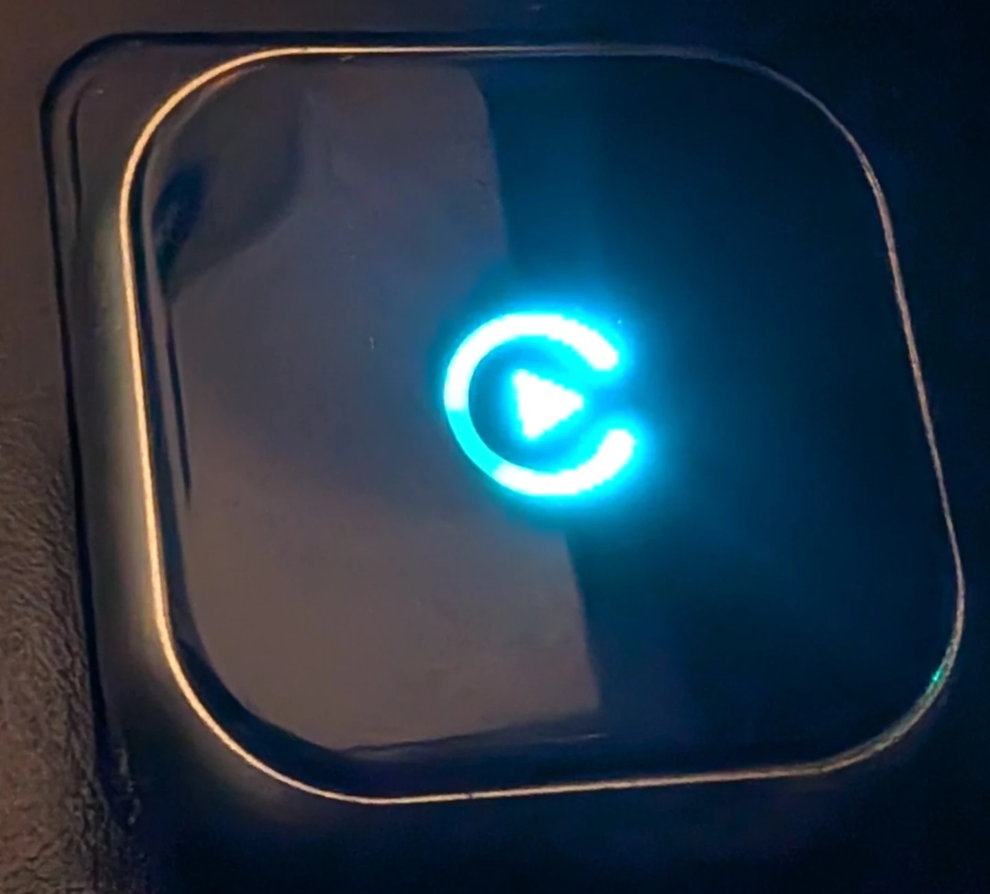 Apple CarPlay wireless adapter - photo 2