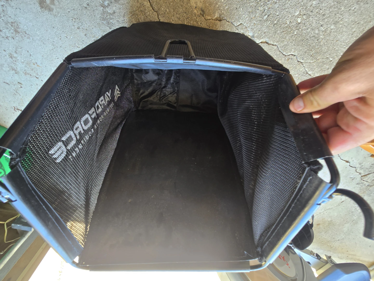 Yard Force Replacement Grass & Leaf Collection Bag Attachment - photo 4