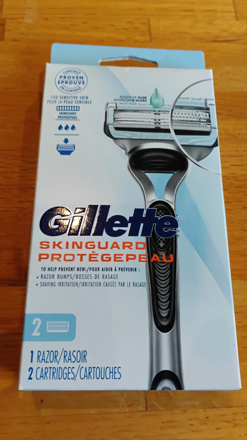 Gillette SkinGuard Men's Razor (1 Handle, 2 Cartridges)