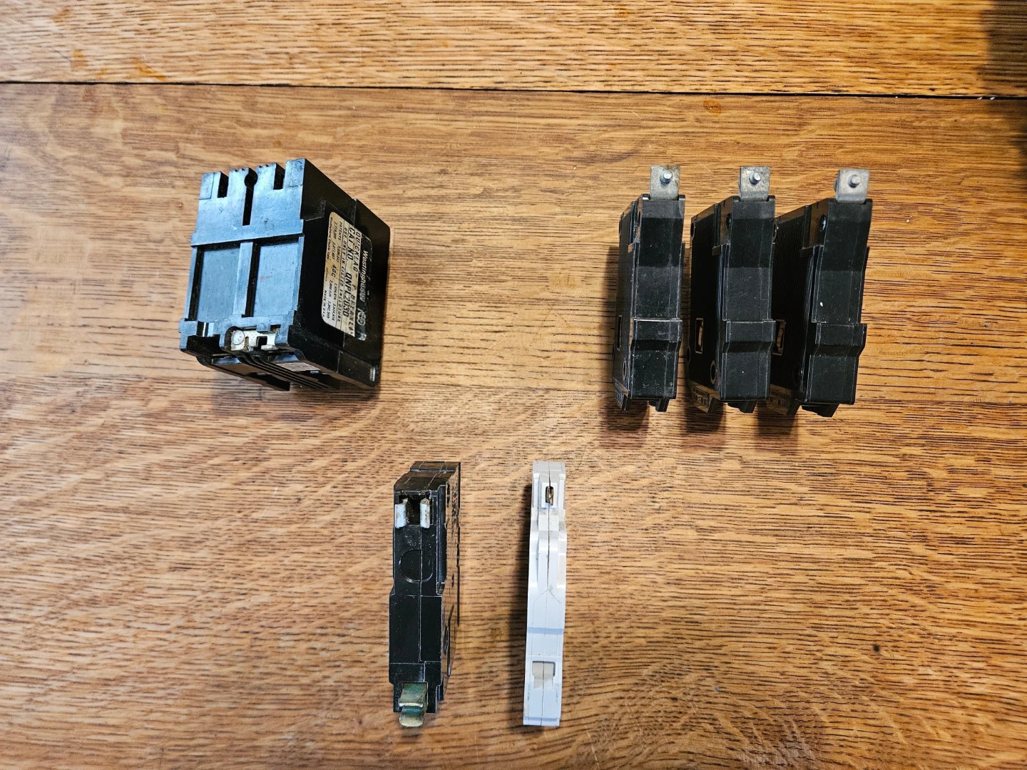 Electrical Circuit Breakers - photo 2