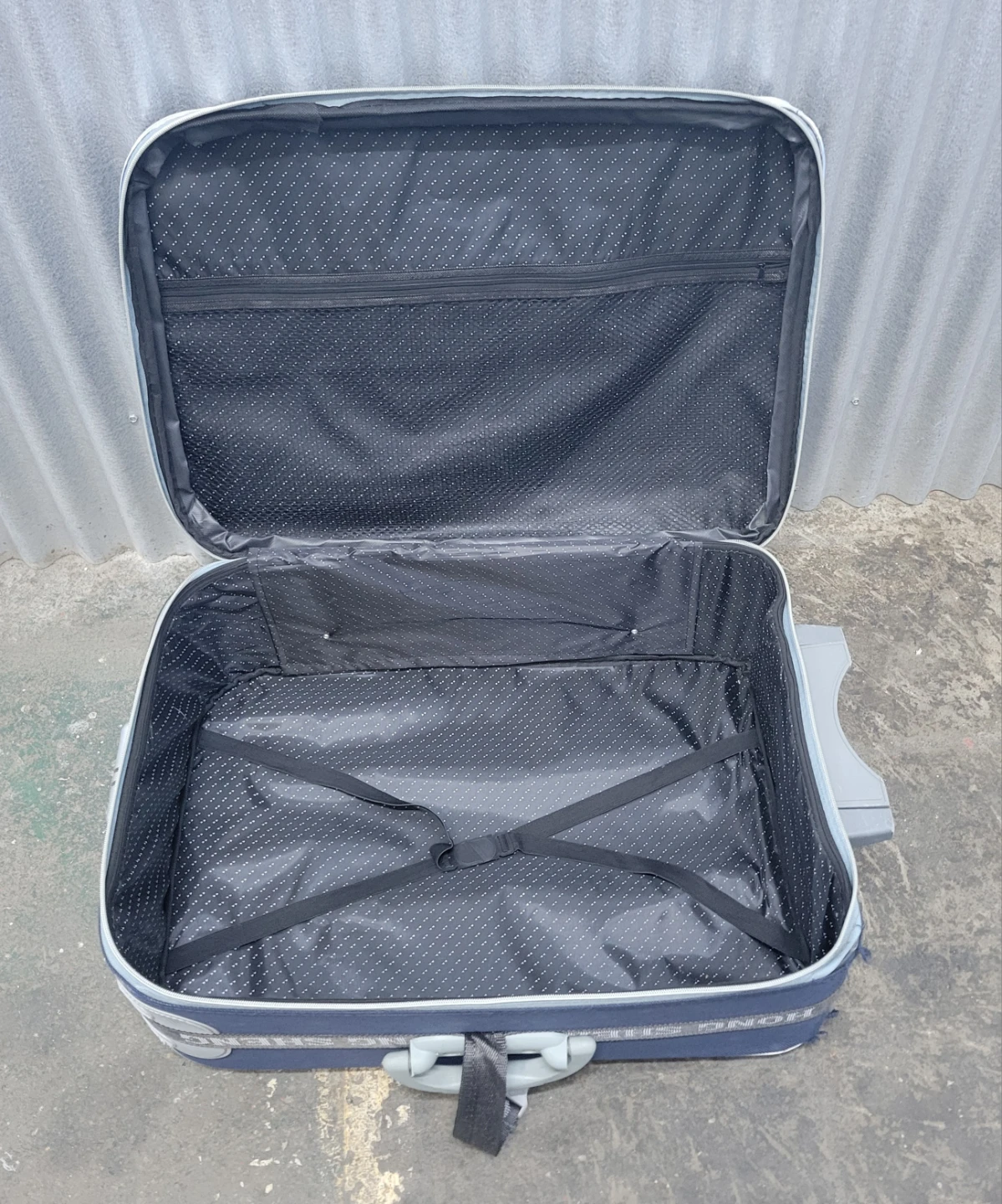 Suitcases - photo 5