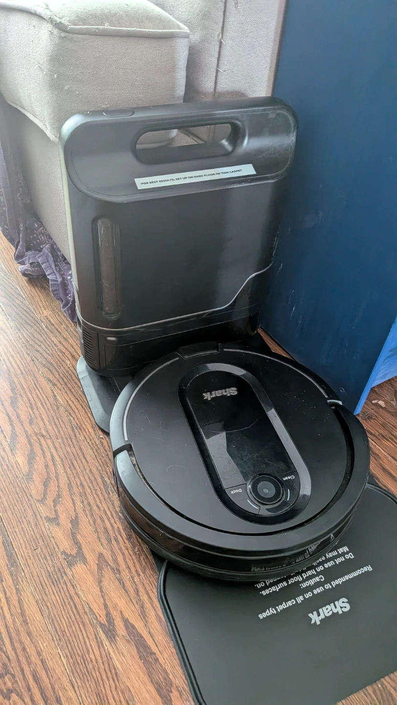 Shark Robot Vacuum - photo 2