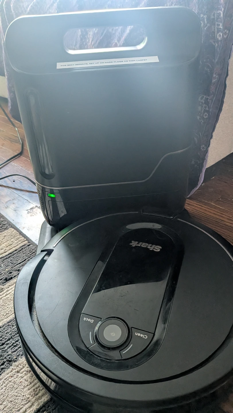 Shark Robot Vacuum - photo 3