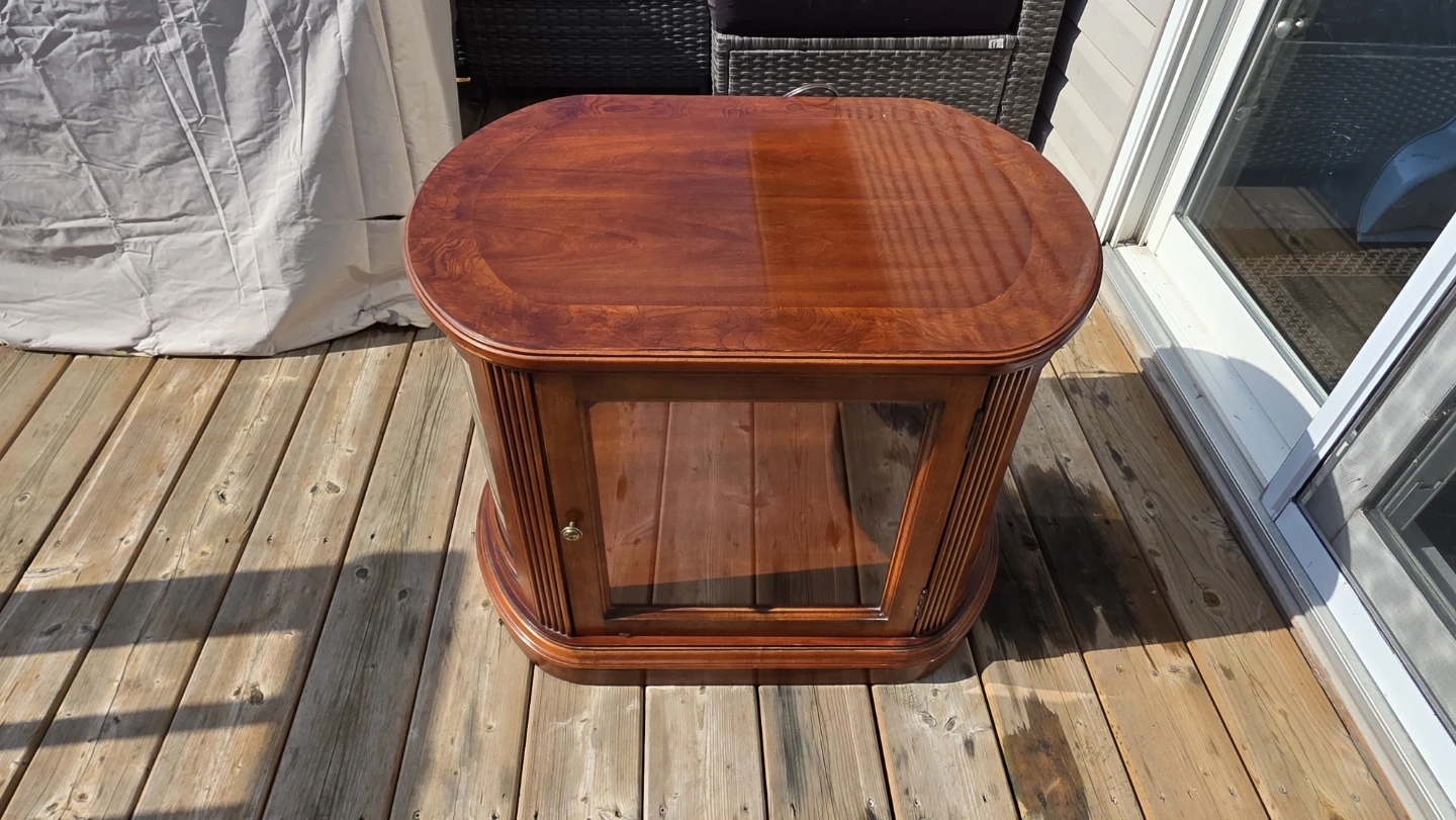 Wooden display table with glass doors - photo 4