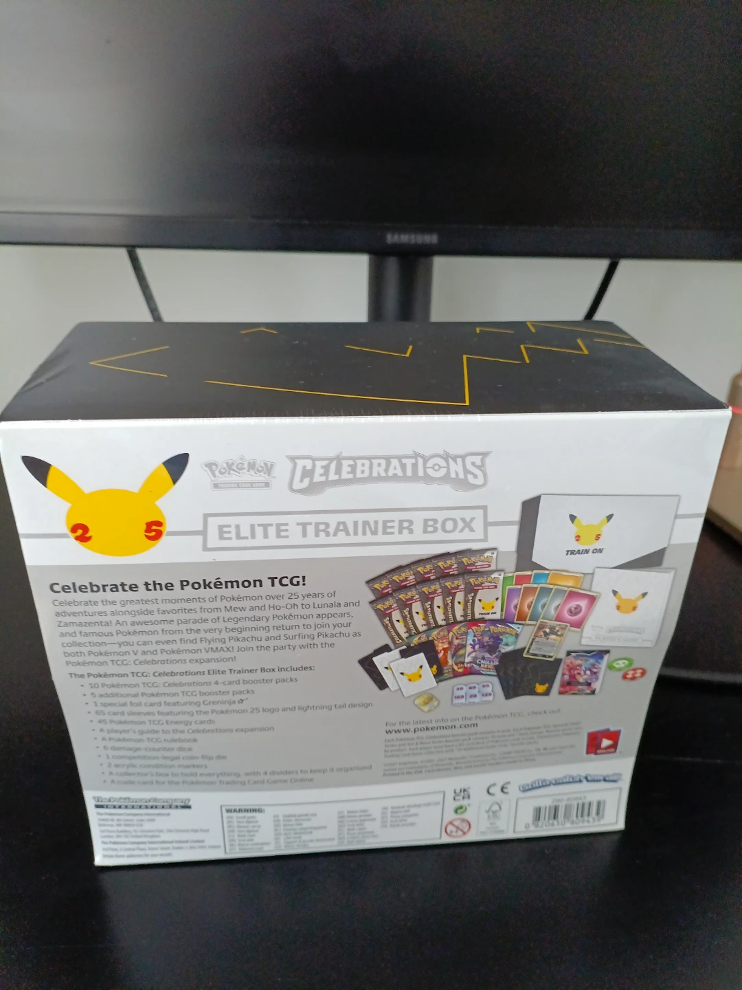Pokémon TCG Celebrations Elite Trainer Box - photo 2