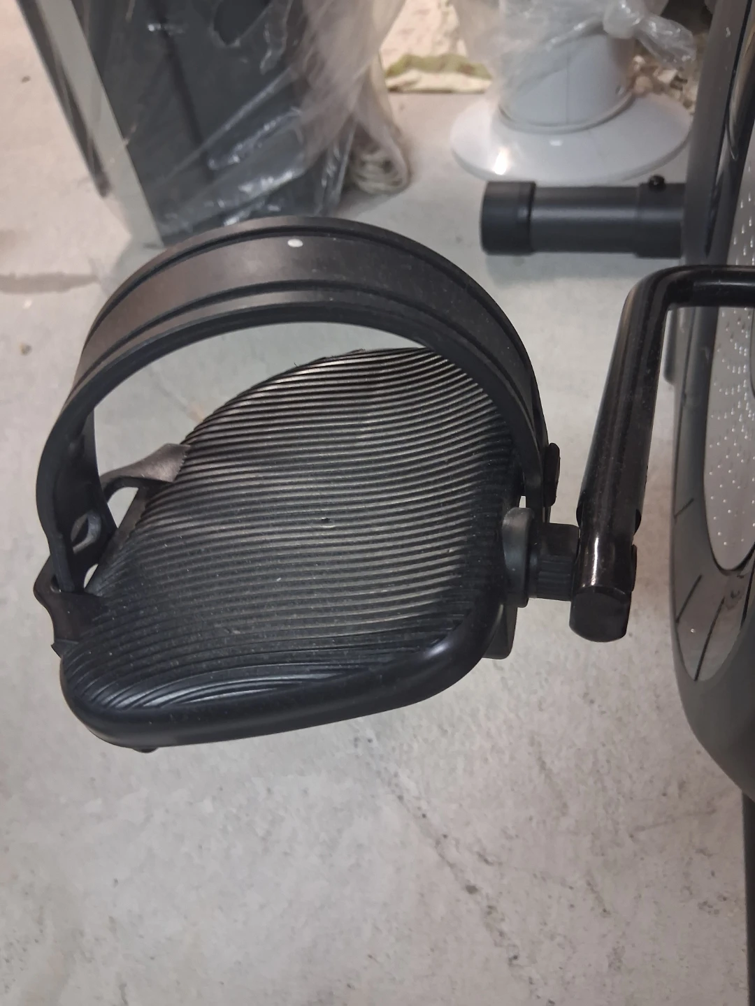 Schwinn 130 Upright Exercise Bike - photo 3