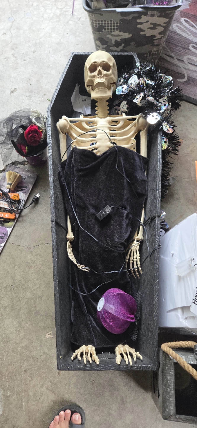 Halloween Skeleton in Coffin Prop - photo 2