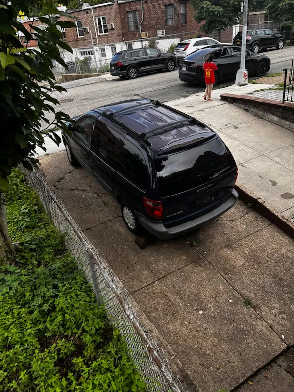 Dodge caravan minivan - photo 3
