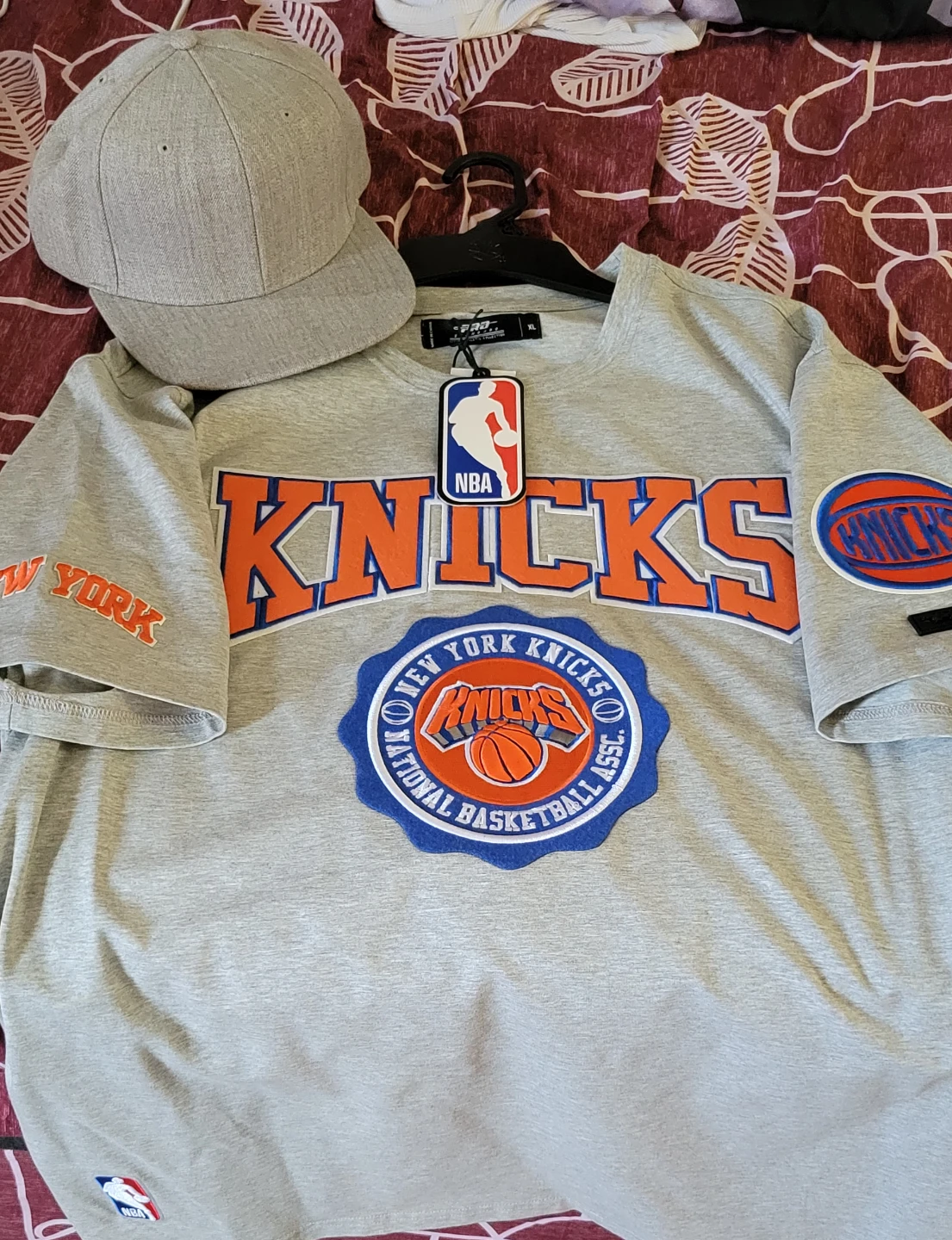 New Knicks t shirt and hat