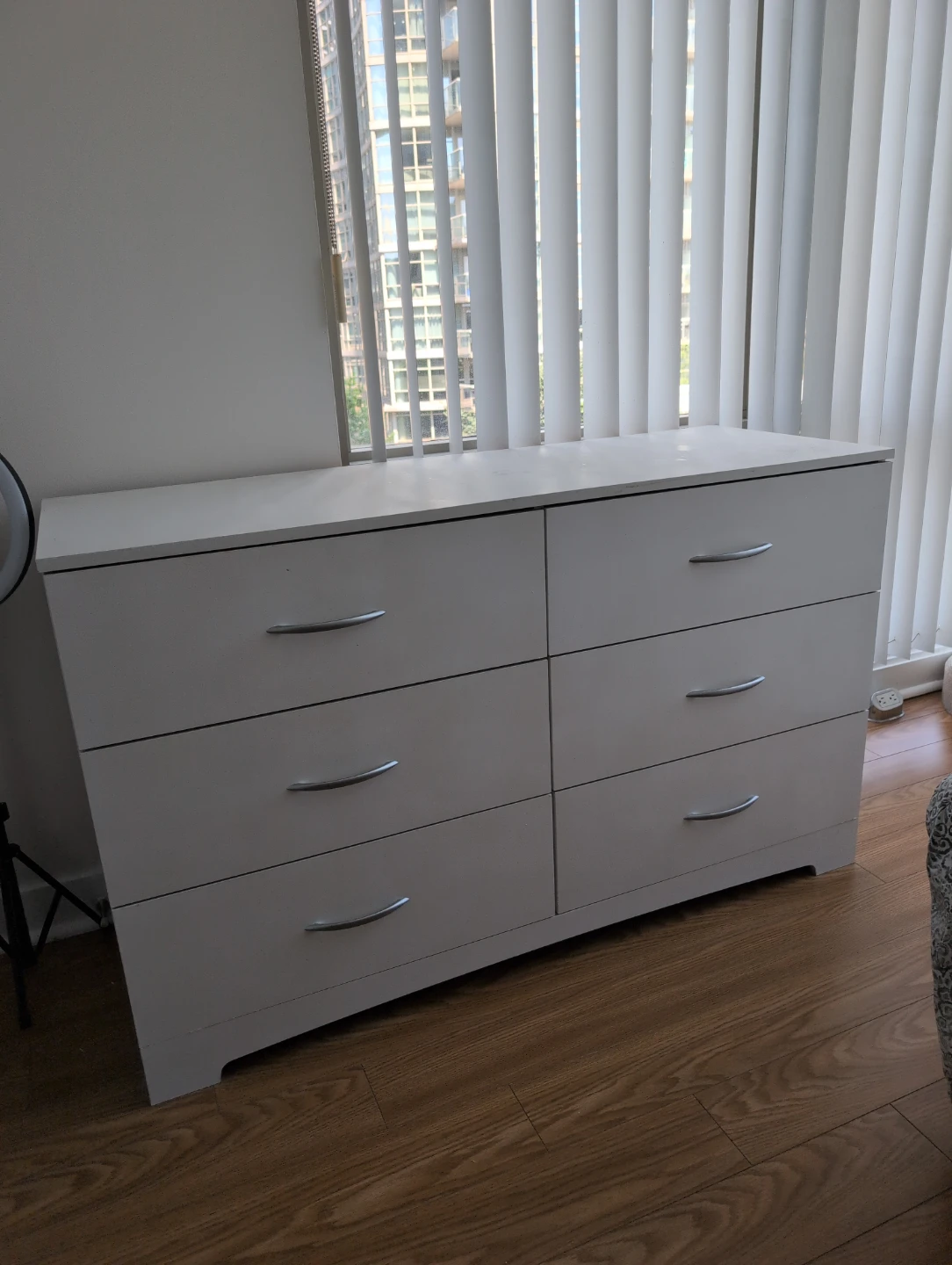 White 6-Drawer Dresser