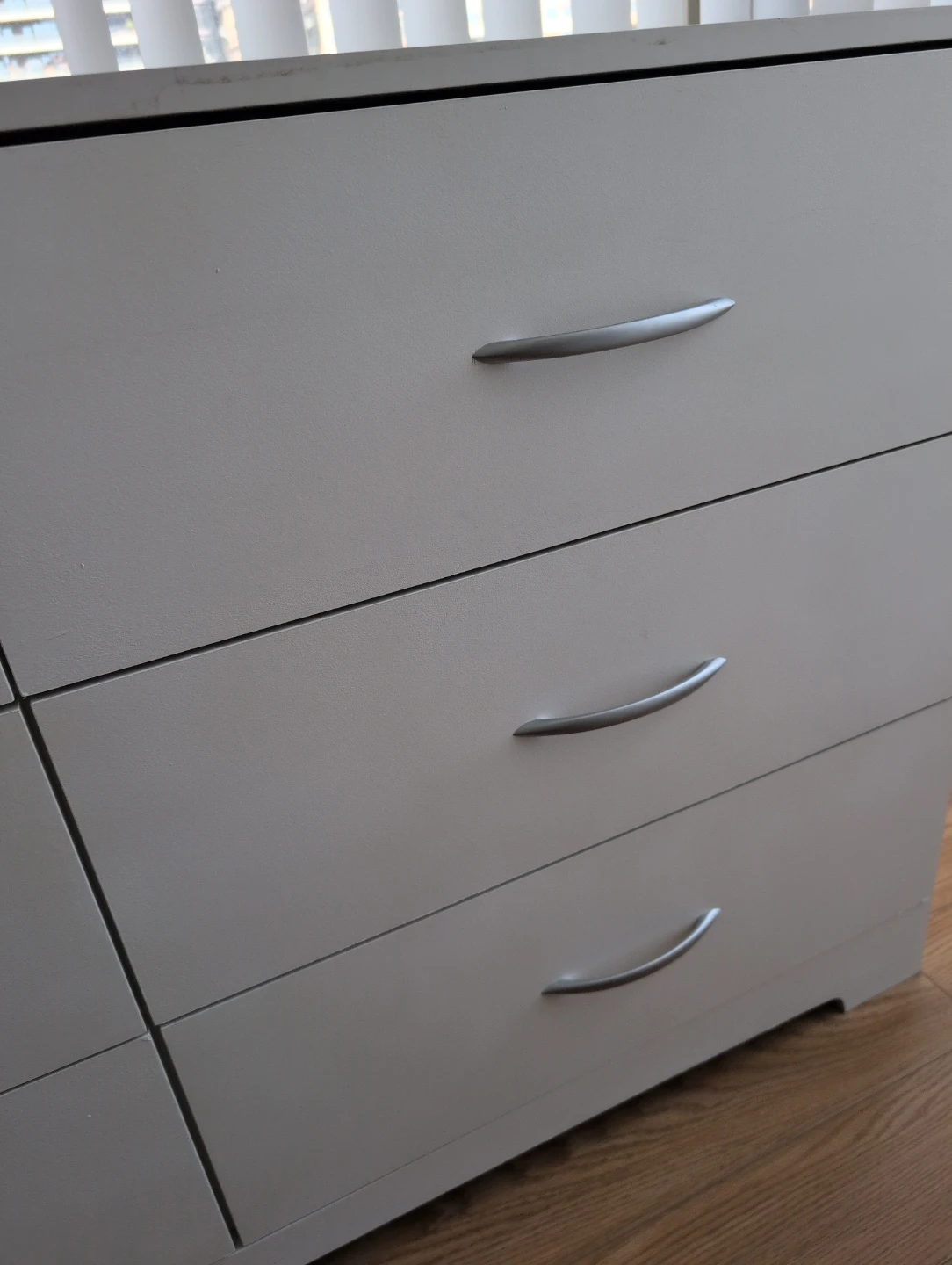 White 6-Drawer Dresser - photo 4