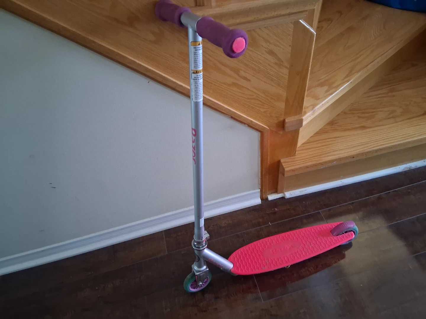 Pretty Razor Scooter - Pink Deck