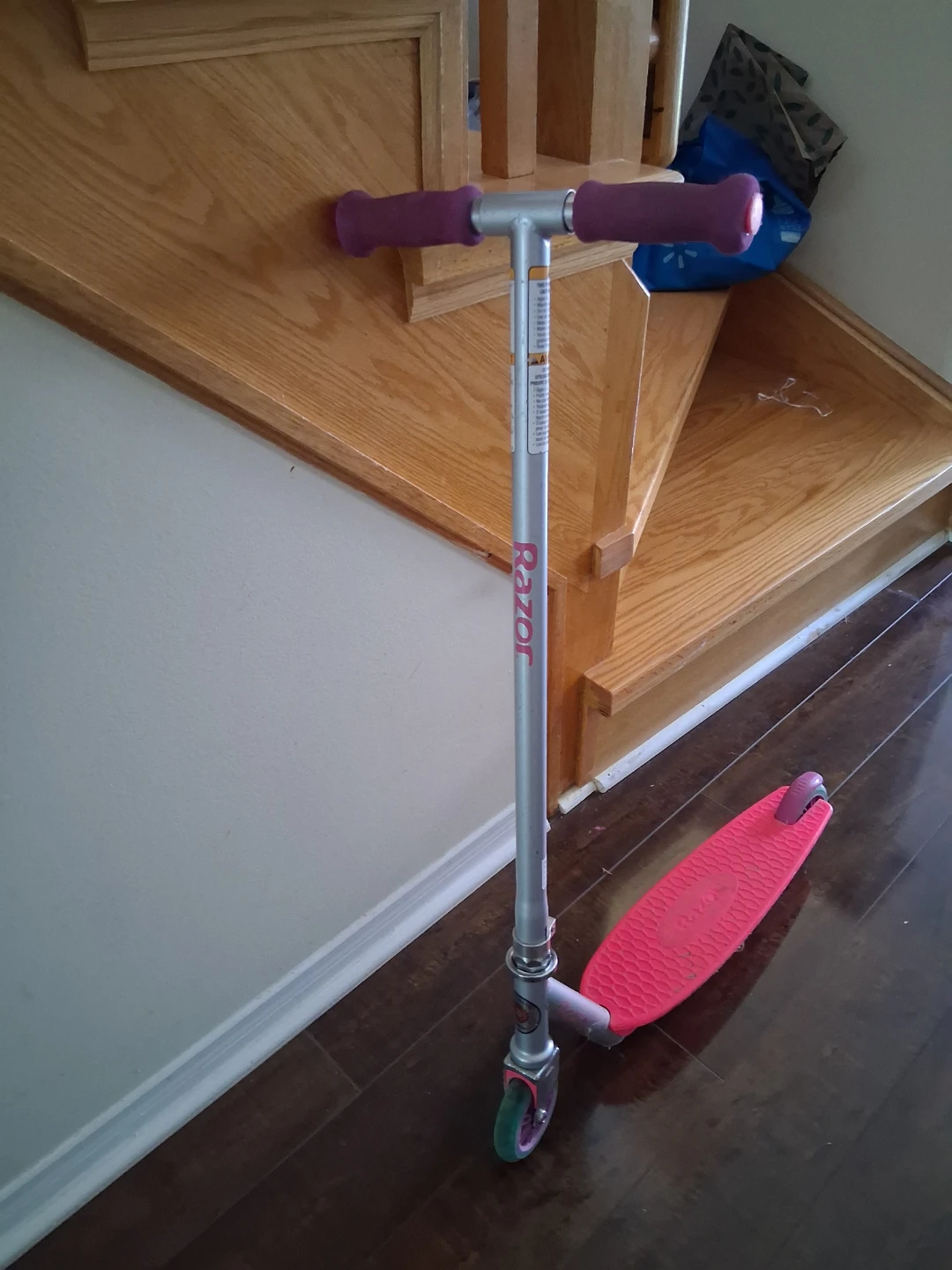 Pretty Razor Scooter - Pink Deck - photo 2