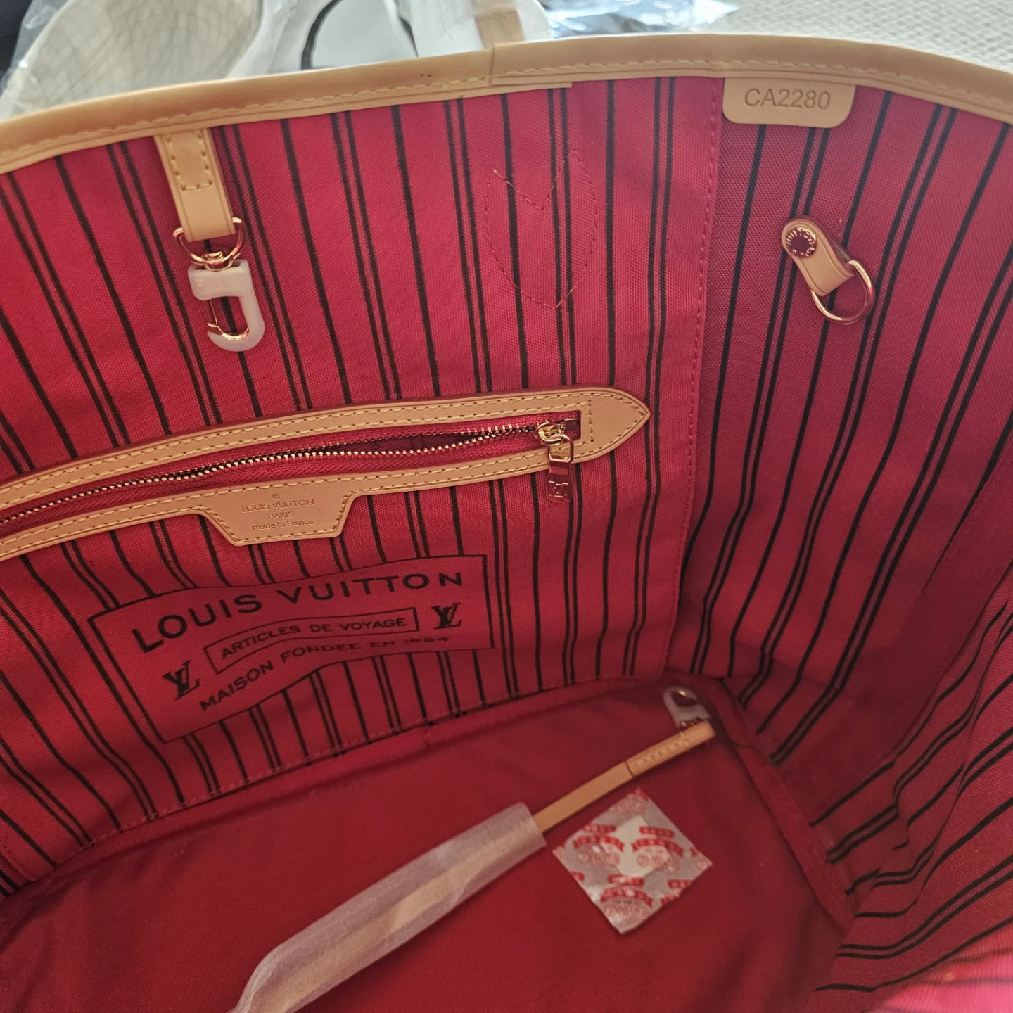 Louis Vuitton Neverfull MM Monogram Canvas Tote Bag with Pouch