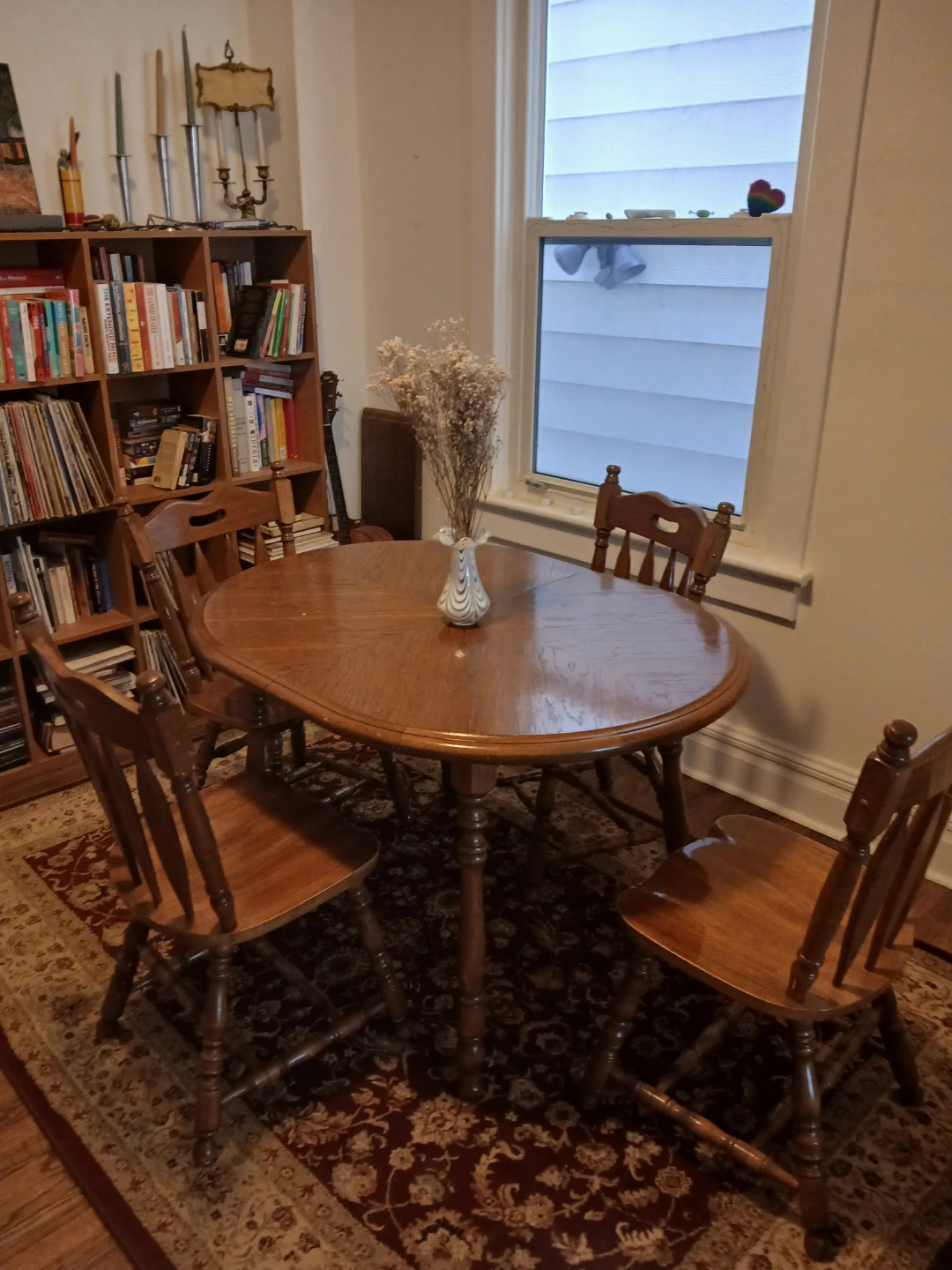 Beautiful Oak Dining Table with 6 Chairs