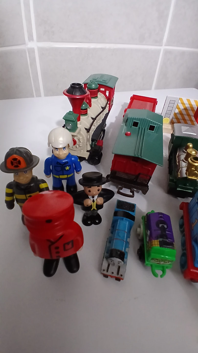 Collection of trains and accessories for $5.00 - photo 2