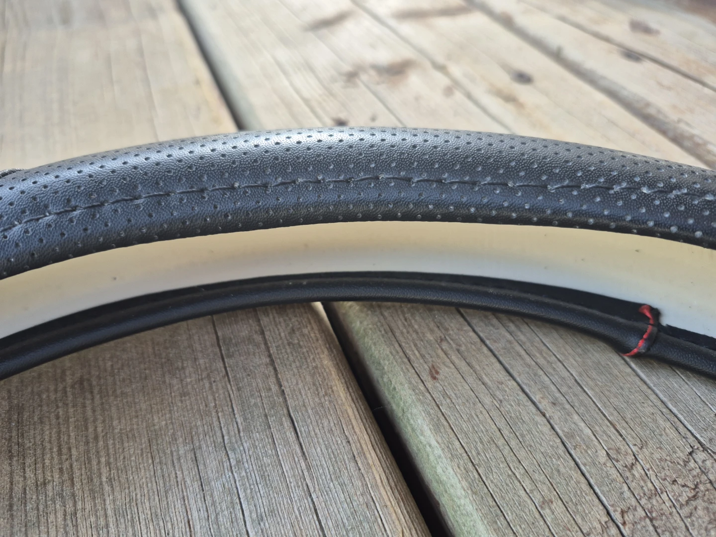 Black faux-leather steering wheel cover - photo 3