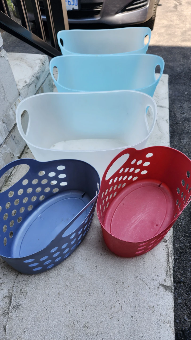 Set of 5 Plastic Storage Baskets (Blue, Red, White)