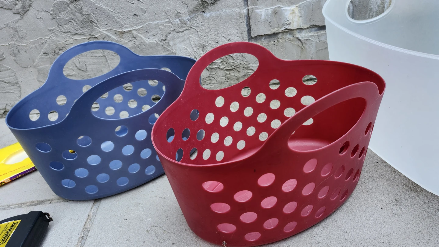 Set of 5 Plastic Storage Baskets (Blue, Red, White) - photo 5