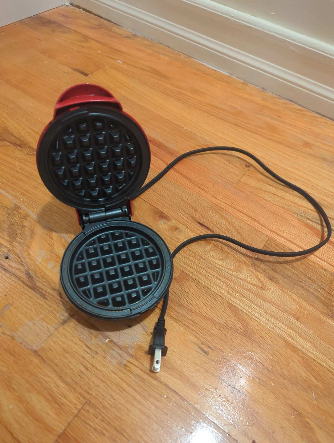 Dash - Red Mini Waffle Maker - photo 2