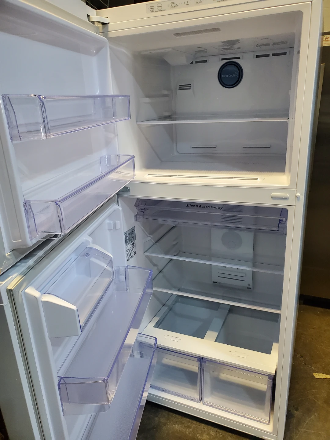 Samsung RT18M6213WW Top Freezer Refrigerator - photo 2