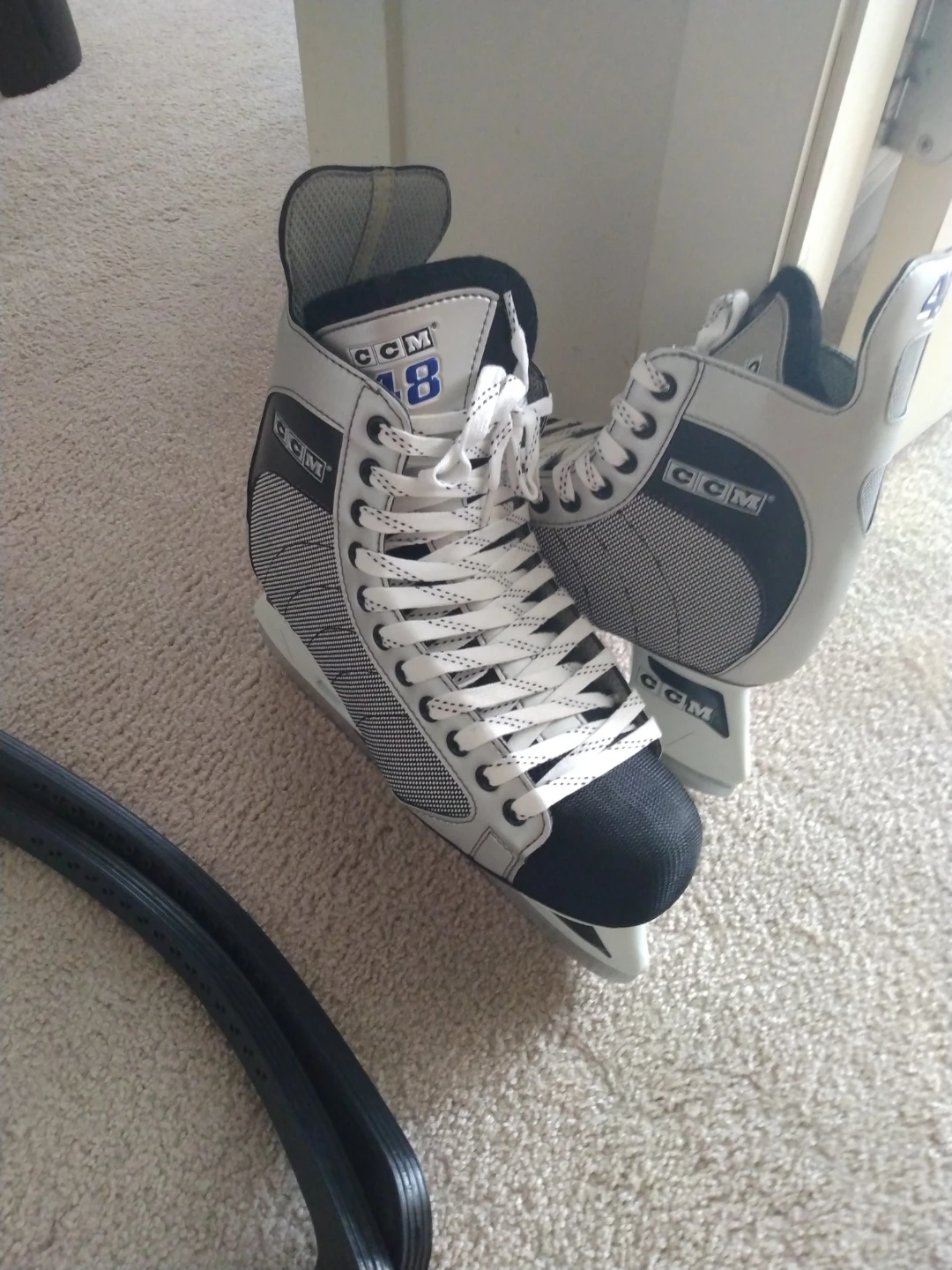 CCM 48 Hockey Skates - Size 9 - photo 3