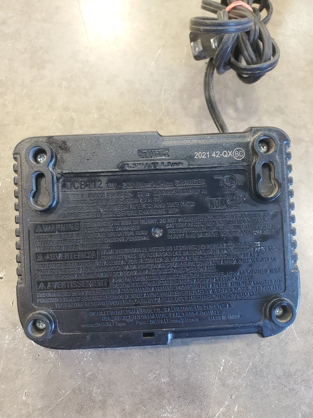 DEWALT DCB112 12V/20V MAX Lithium Ion Battery Charger - photo 2