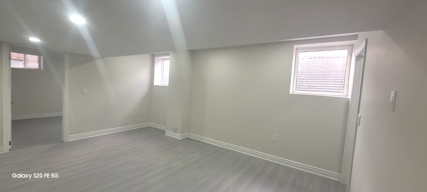 LEGAL 2 BEDROOM APARTMENT  FOR RENT OF LARGE DETACHED HOME - photo 3