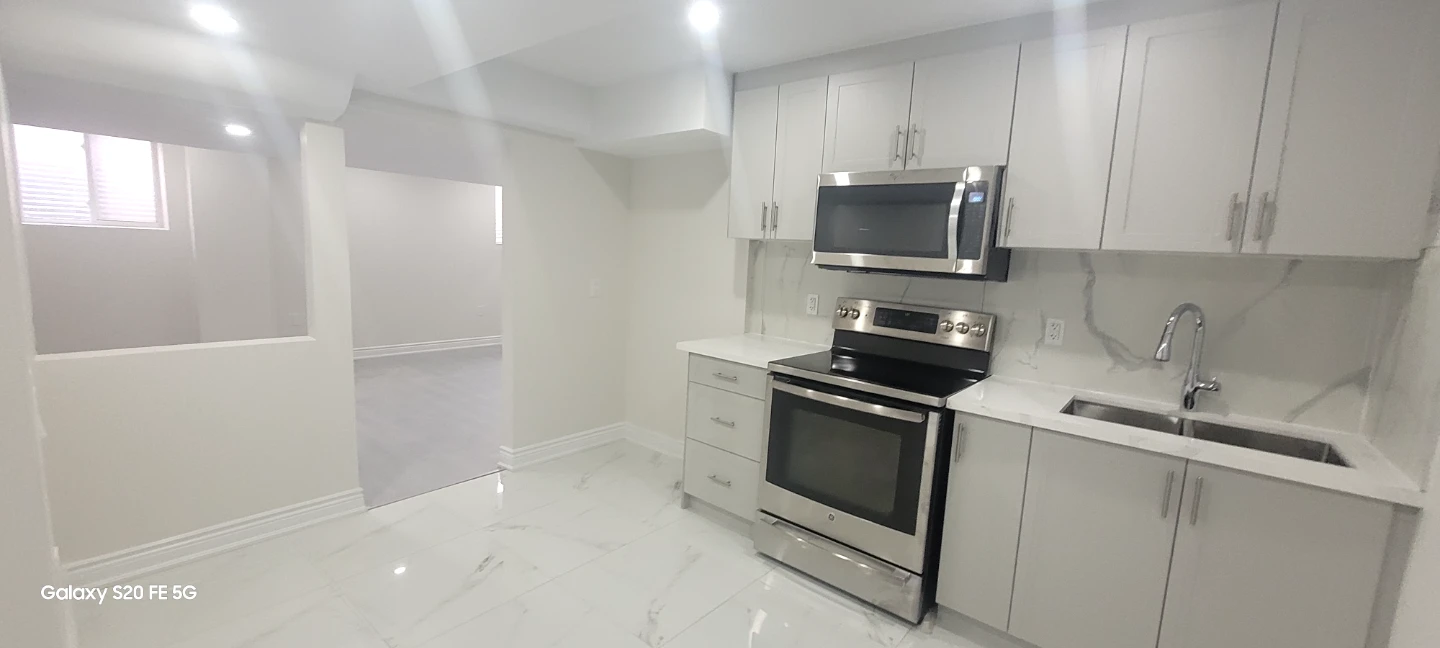 LEGAL 2 BEDROOM APARTMENT  FOR RENT OF LARGE DETACHED HOME - photo 5