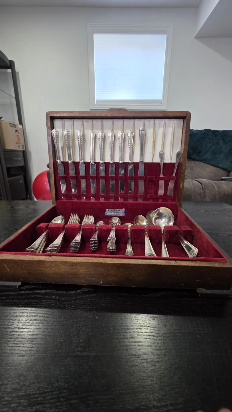Rogers Silverplate Cutlery Set