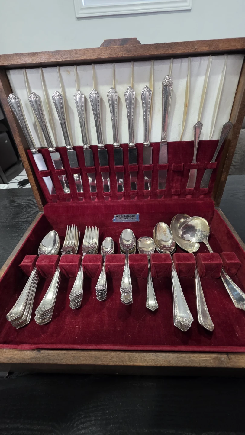 Rogers Silverplate Cutlery Set - photo 2