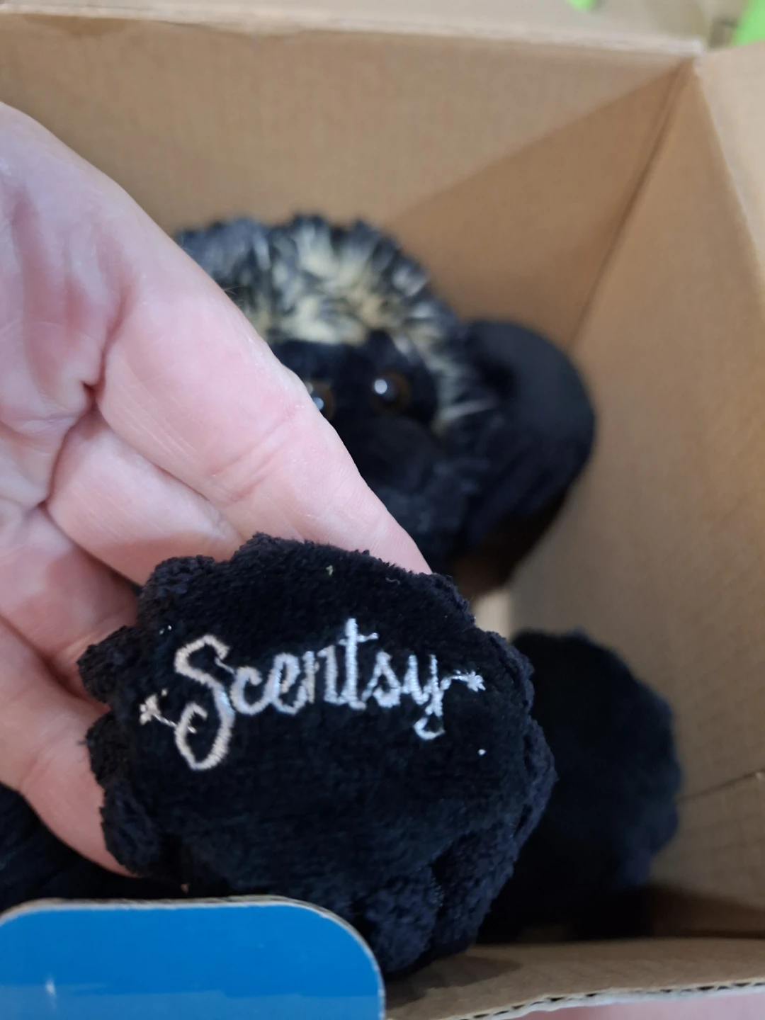 Scentsy Bambi the Gorilla Buddy with Kahiko Hula Scent Pak - photo 4
