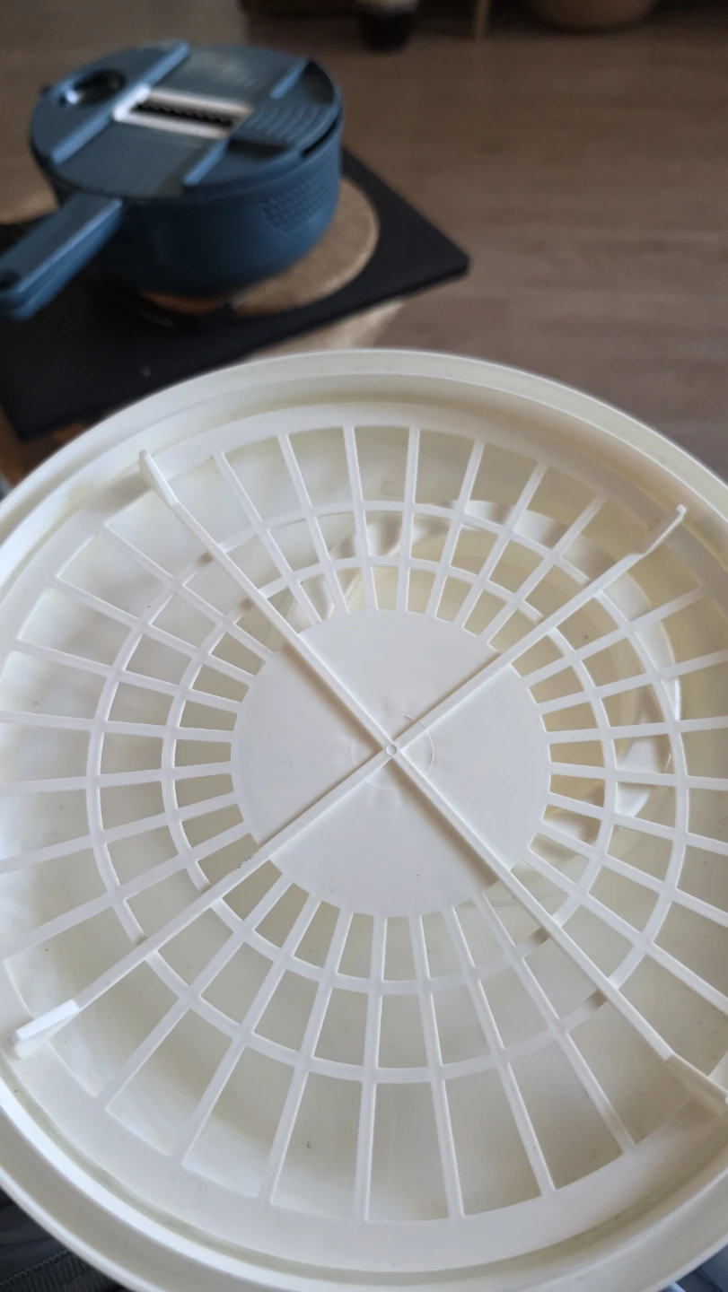 White Salad Spinner - photo 3