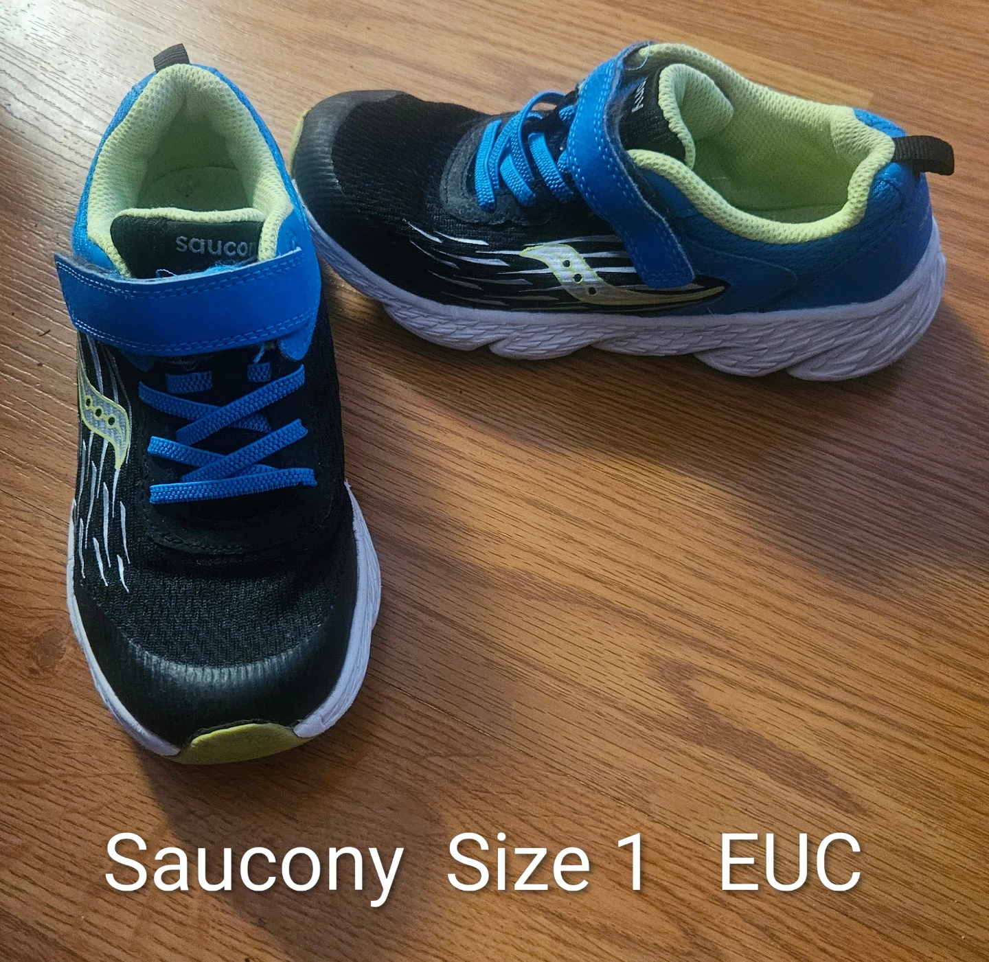 Boys Saucony Runners Size 1